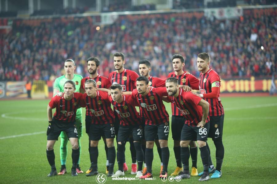 Eskişehirspor, Spor Toto 1. Lig 11. hafta mücadelesinde Osmanlıspor'u 1-0 mağlup etmeyi başardı. Bu güzel galibiyetin fotoğraflarını sizler için derledik...