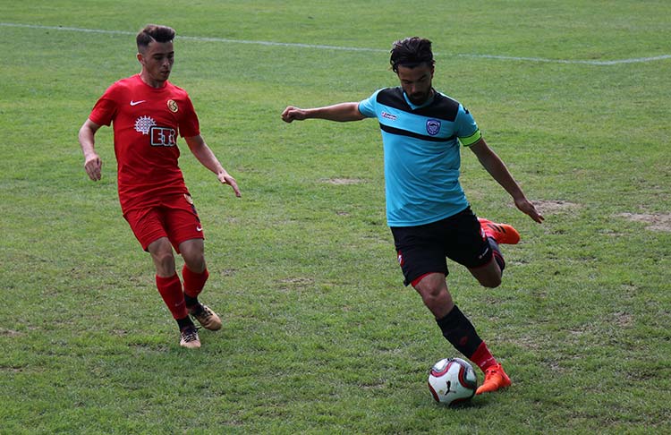 Bolu’da, kamp çalışmalarını sürdüren Spor Toto 1. Lig takımlarından Eskişehirspor, Hacettepe ile oynadığı ilk hazırlık maçında sahadan 4-2 galip ayrıldı. 