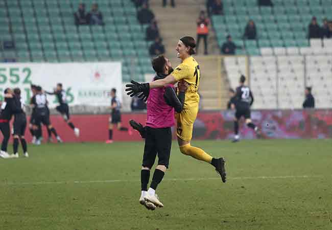 Eskişehirspor, TFF 1. Lig’in 20. haftasında Bursaspor'un sahasında konuk oldu. Es-Es, deplasmanda rakibini 1-0 mağlup etti.