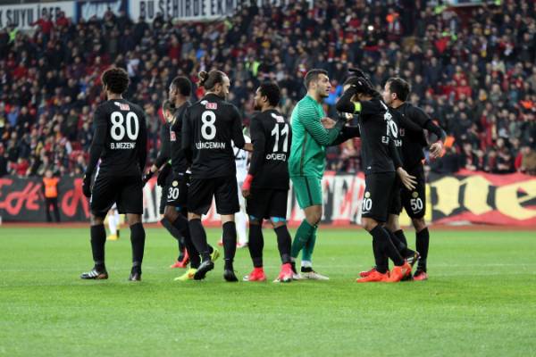 TFF 1. Lig'in 15. haftasında Eskişehirspor sahasında Gaziantepspor'u tam 7-0 yendi. Bu skorla Eskişehirspor puanını 18'e yükseltti.
