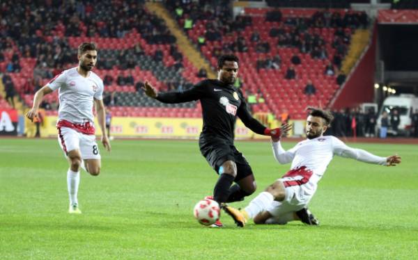 TFF 1. Lig'in 15. haftasında Eskişehirspor sahasında Gaziantepspor'u tam 7-0 yendi. Bu skorla Eskişehirspor puanını 18'e yükseltti.
