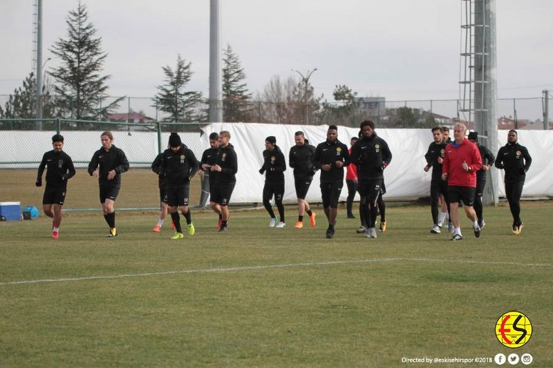 Ümraniyespor galibiyetinin ardından izin yapmayan Eskişehirspor, ligin 23’üncü haftasında yarın 16.00’da oynanacak Gazişehir FK hazırlıklarına başladı.