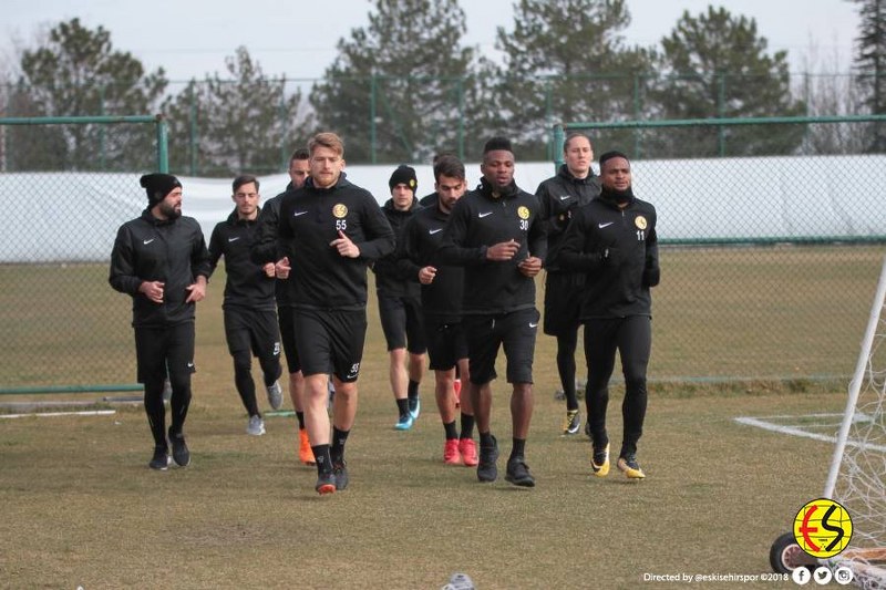 Ümraniyespor galibiyetinin ardından izin yapmayan Eskişehirspor, ligin 23’üncü haftasında yarın 16.00’da oynanacak Gazişehir FK hazırlıklarına başladı.