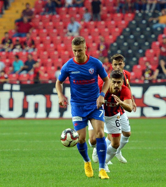 Spor Toto 1. Lig’in 4’üncü haftasında Eskişehirspor sahasında Kardemir Karabükspor’u ağırladı. Eskişehirspor gençlerden oluşan kadrosuyla ilk 3 puanını aldı.
