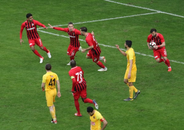 Eskişehirspor, Spor Toto 1. Lig’in 23’üncü haftasında Gazişehir Gaziantep’in konuğu oldu. Karşılaşmanın 2. yarısı başlar başlamaz gol bulduk ancak galibiyeti koruyamayarak 1 puana razı oldu.
