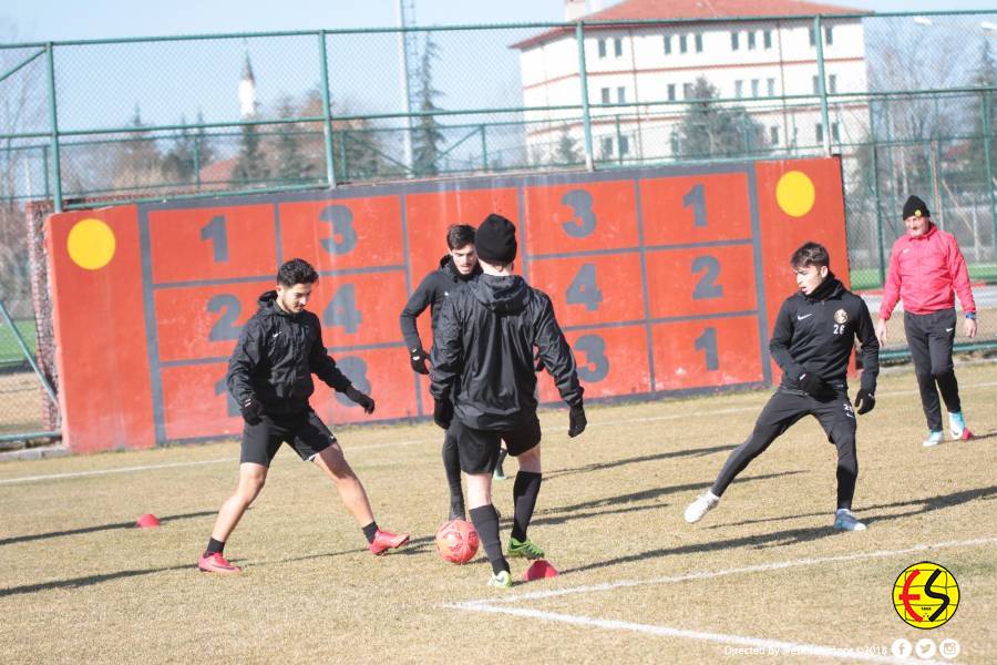 Eskişehirsporumuz, yarın TFF 1.Lig’in 18.haftasında karşılaşacağımız, İstanbulspor A.Ş. maçı hazırlıklarını tamamladı.