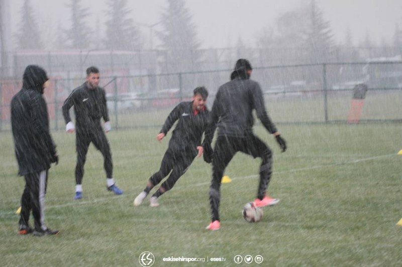 Takımımız Spor Toto 1.lig’in 16. haftasında,  Adana 5 Ocak Fatih Terim Stadyumu’nda karşılaşacağımız, Adanaspor  maçı hazırlıklarına Vali Hanefi Demirkol Tesislerinde gerçekleşen antrenman ile devam etti.