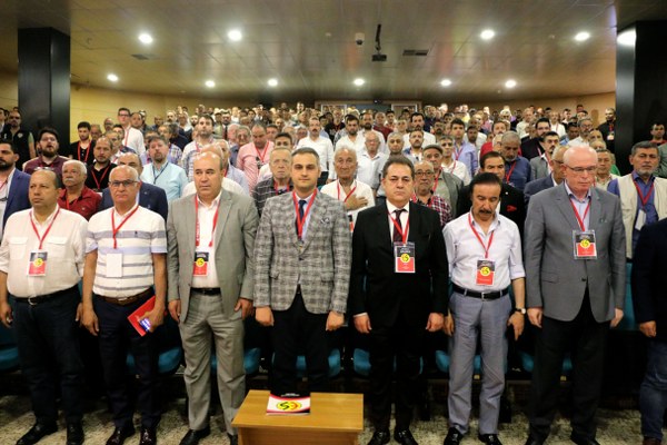 Eskişehirspor Kulübü Genel Kurul toplantısında seçime tek aday olarak giren Osman Taş Başkan seçildi. İşte Eskişehirspor kongresinden fotoğraflar.