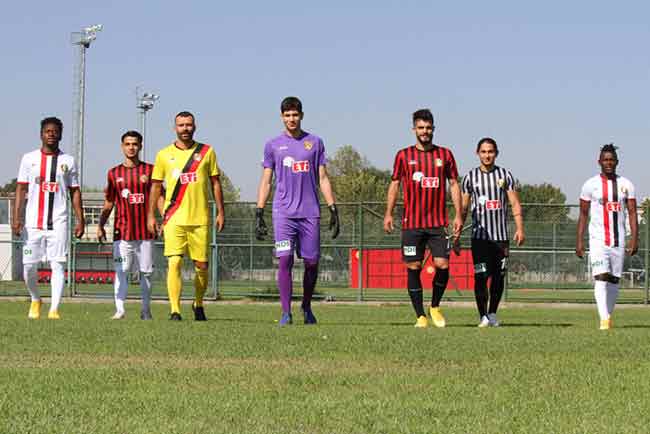  Eskişehirspor, yeni sezon formalarını belirledi.