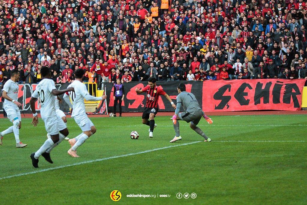Eskişehirspor, İstanbulspor'u 1-0 mağlup ederek puanını 8'e çıkarttı