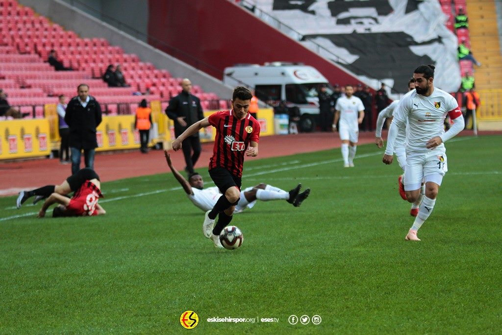 Eskişehirspor, Spor Toto 1. Lig'de İstanbulspor'u 1-0 mağlup etti. İşte Eskişehir'de herkesi mutlu eden bu galibiyetin fotoğraflarla hikayesi...