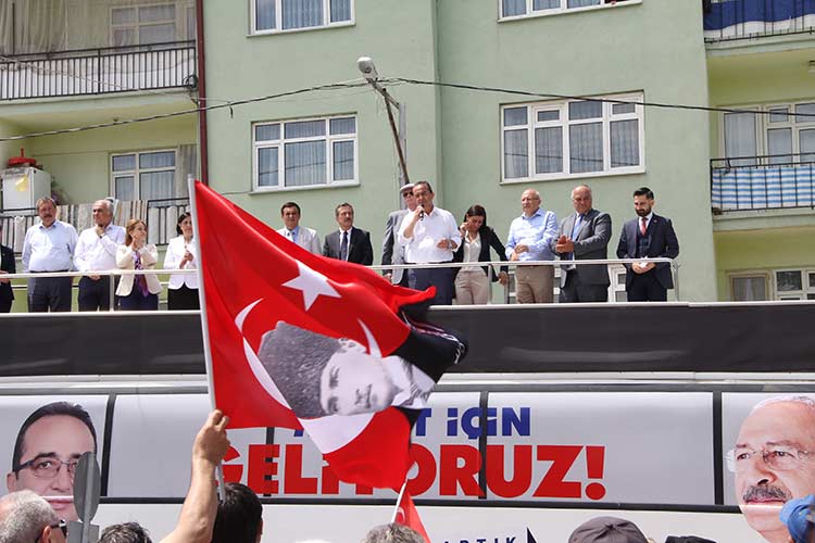 Cumhuriyet Halk Partisi Genel Başkan Yardımcısı Bülent Tezcan, 24 Haziran tarihini, esnafın, çiftçinin, emeklinin, işçinin, işsizin, yoksulun dönüm noktası olduğunu söyledi. 