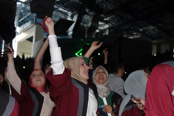 Eskişehir Teknik Üniversitesi, 2018-2019 eğitim ve öğretim döneminin sona ermesiyle ilk mezunlarını verdi. 