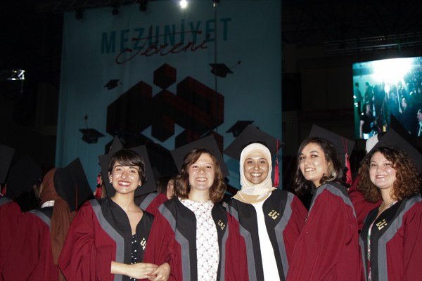 Eskişehir Teknik Üniversitesi, 2018-2019 eğitim ve öğretim döneminin sona ermesiyle ilk mezunlarını verdi. 
