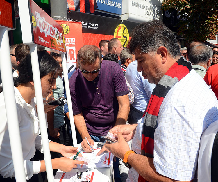 Spor Toto 1. Lig ekiplerinden Eskişehirspor'u mali yönden güçlendirmek için başlatılan kampanyaya Eskişehir Ticaret Odası (ETO) yönetimi ve üyeleri destek verdi. 