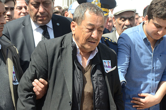 Eskişehir Osmangazi Üniversitesi (ESOGÜ) Eğitim Fakültesi'ne düzenlenen saldırıda hayatını kaybeden Fatih Özmutlu (48), Kırka'da son yolculuğuna uğurlandı. 