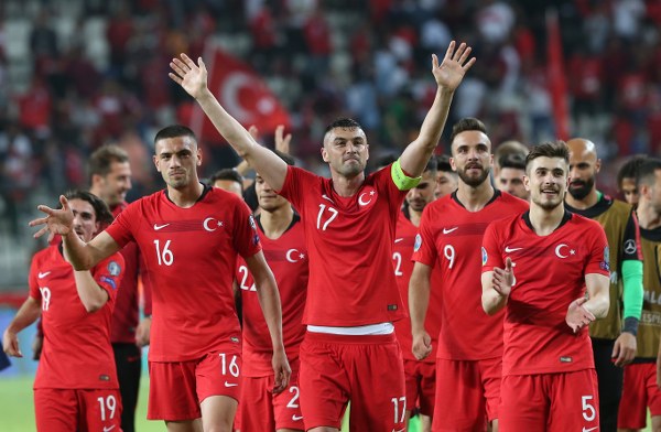 2020 Avrupa Şampiyonası elemeleri maçında A Milli Futbol Takımı son dünya şampiyonu Fransa'yı Kaan Ayhan ve Cengiz Ünder'in golleriyle 2-0 mağlup ederek grupta liderliğe yükseldi ...