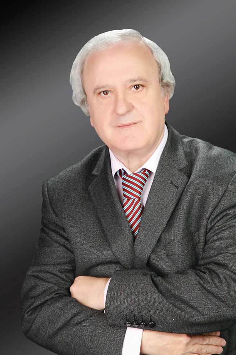 Yarım asırdır gazetecilik yapan Önder Baloğlu, 64 yaşında vefat etti. Köşe yazarımız Baloğlu’nun ölümü başta yetiştirdiği gazeteciler olmak üzere herkesi derinden üzdü.