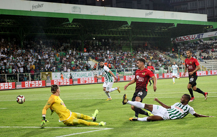 Spor Toto 1. Lig’in 1. haftasında Eskişehirspor, Giresunspor'a 3-1 mağlup oldu. 