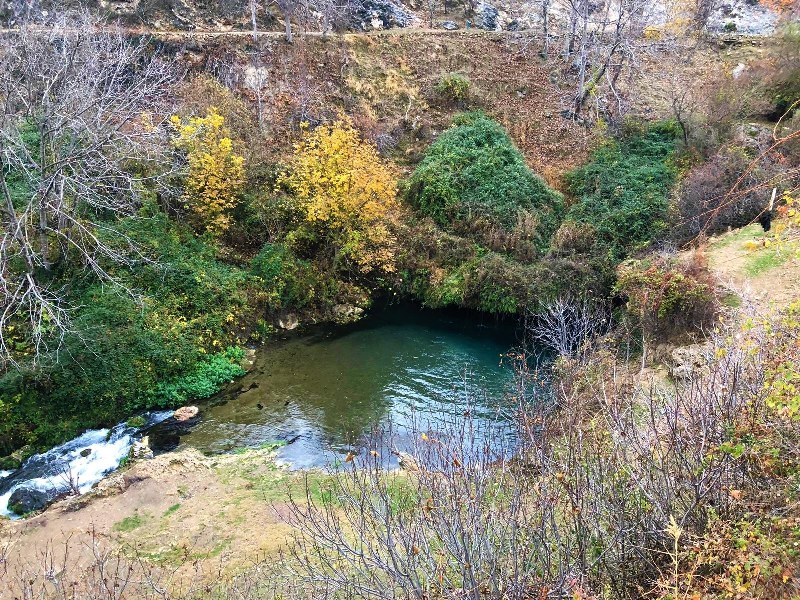Eskişehir’de doğal güzellikleri ile dikkatleri üzerine çeken Gürleyik Çayı, rengarenk çehresiyle kış mevsimini karşıladı. 