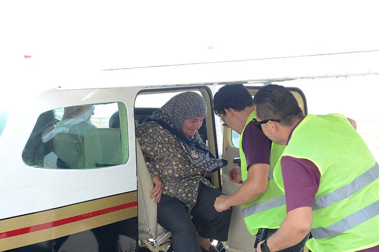 Eskişehir'in Sivrihisar ilçesindeki Uluslararası Sportif Havacılık Merkezinin yürüttüğü, ''Uçmayan Köy Kalmasın" projesiyle daha önce uçağa binmemiş vatandaşlar, ilk kez uçmanın heyecanını yaşadı.