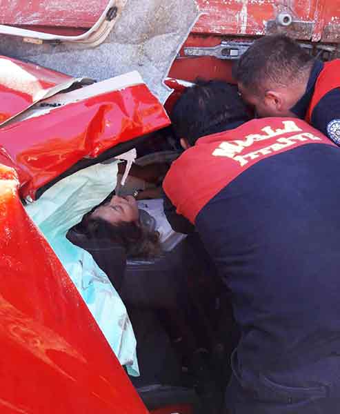 Muğla 112 Acil Çağrı Merkezi’ne yapılan ihbar sonrası olay yerine 112 Acil ambulansı, Büyükşehir Milas İtfaiye Grup Amirliği AKS ekipleri ve trafik ekipleri sevk edildi.