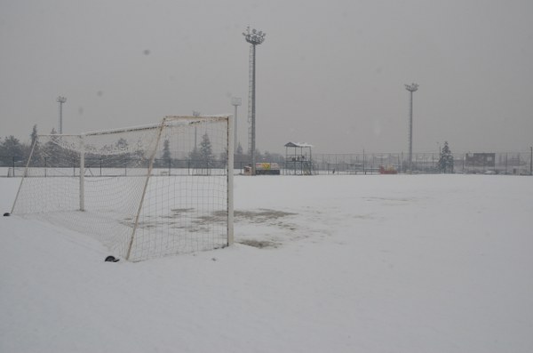 Eskişehir’de dün sabah saatlerinde başlayan etkili kar yağışı Eskişehirspor’u da etkiledi. 