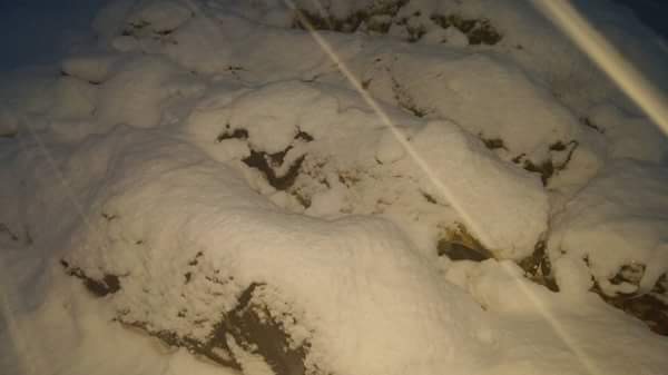 Dağları teröristlere dar eden Mehmetçik, gece yarılarını eksi 30 derecede kar altında geçiriyor.