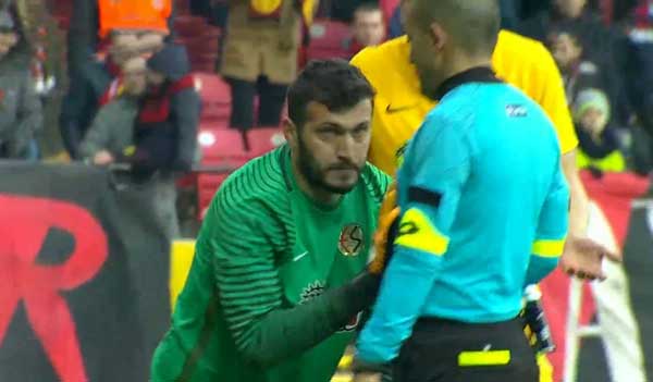Eskişehirspor ikinci devrenin açılış maçında İstanbulspor’a 2-1 mağlup oldu. Maçta Kayacan Erdoğan maç boyunca yaptığı kritik hareketlerle dikkat çekti. 