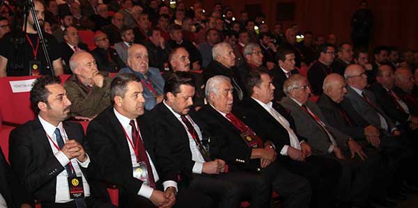 Eskişehirspor’a desteğini hiç esirgemeyen Kazım Kurt, kongre delegelerinin hemfikir olduğu tek konuydu.