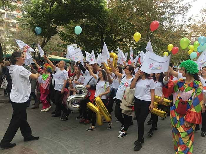 “Hayatımız Çocuklarımız” sloganıyla yola çıkan LÖSEV, düzenlediği kortej yürüyüşünün ardından Eskişehir ofisinin açılışını yaptı.