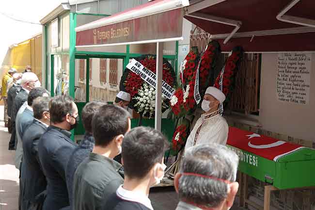 Kılınan namazının ardından Mail Büyükerman’ın cenazesi Eskişehir Asri Mezarlığında bulunan aile kabristanına defnedilmek üzere yola çıktı.