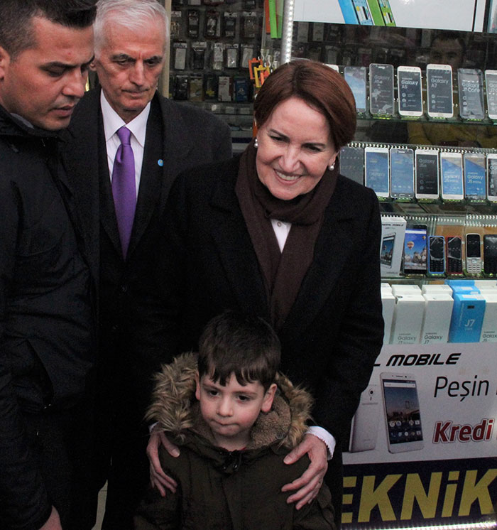 İYİ Parti Genel Başkanı Meral Akşener, partisinin Eskişehir’deki İl Başkanlığı açılışına katıldı, bazı ziyaretlerde bulundu.