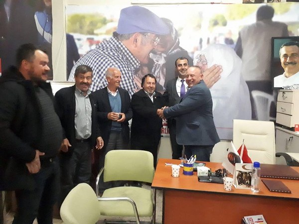 Eskişehir'de MHP'yi sarsan istifa... Mihalgazi MHP İlçe Başkanı Hüseyin Cam partisinden istifa ederek CHP’ye geçti.
