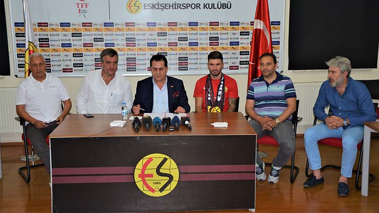 TFF 1. Lig'de bu sezon hedefini şampiyonluk olarak belirleyen Eskişehirspor, ilk dış transferini Marko Milinkovic ile yaptı. 