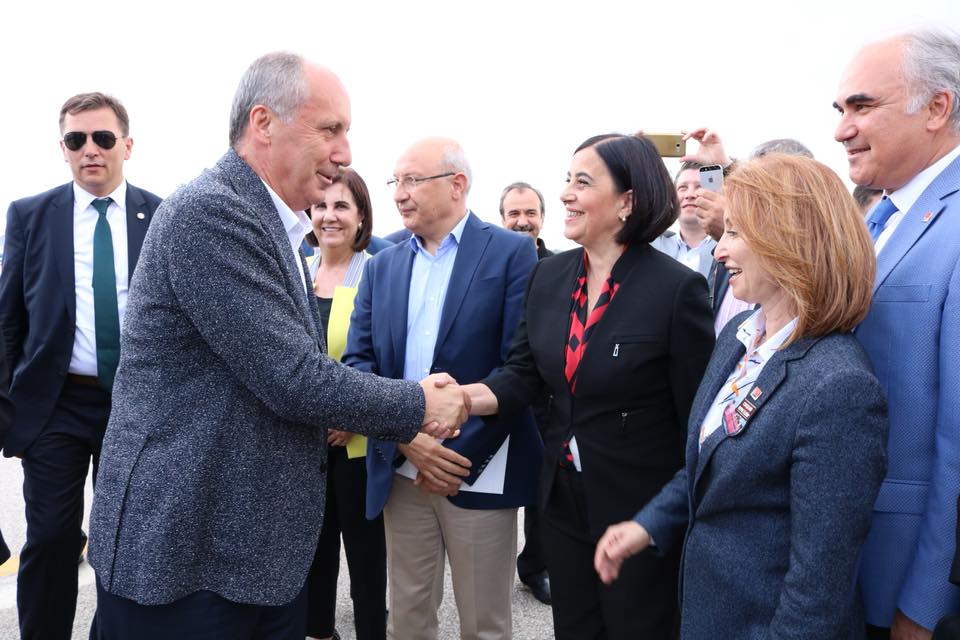 Cumhurbaşkanı adayı Muharrem İnce dün Eskişehir'deydi. CHP Eskişehir Milletvekili adayları mitingden bu fotoğrafları paylaştı.