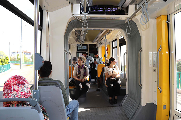Şehrin dört bir yanında yeni tramvay hattı çalışmaları hızla devam ederken, Skoda marka tramvaylar da mevcut hatlarda hizmet vermeye başladı.