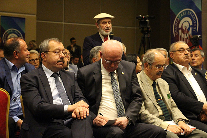 Eskişehir Odunpazarı Belediye Başkanı Kazım Kurt, göreve geldikleri 2014 yılından bu yana gerçekleştirdikleri faaliyetleri değerlendirmek ve katılımcıların soru ve eleştirilerini dinlemek için bir basın toplantısı düzenledi.