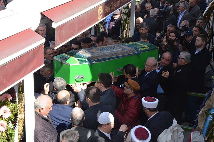 Eskişehir’in en köklü yerel gazetelerinden İstikbal Gazetesi’nin 50 yıldır sahipliğini yapan ve dün hayatını kaybeden duayen gazeteci Oğuz Türkmen toprağa verildi. 