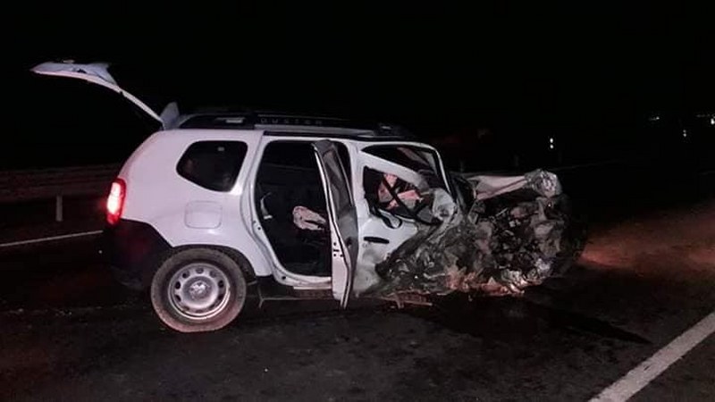 Afyonkarahisar’da polisin 'dur' ihtarına uymayan bir otomobil sürücüsü ters şeritte seyir halindeyken kaza yaptı. Kaza sonrası araçta bulunan bir kişi hayatını kaybederken, araç sürücüsünün ise kaza yerinden kaçtığı öğrenildi. 