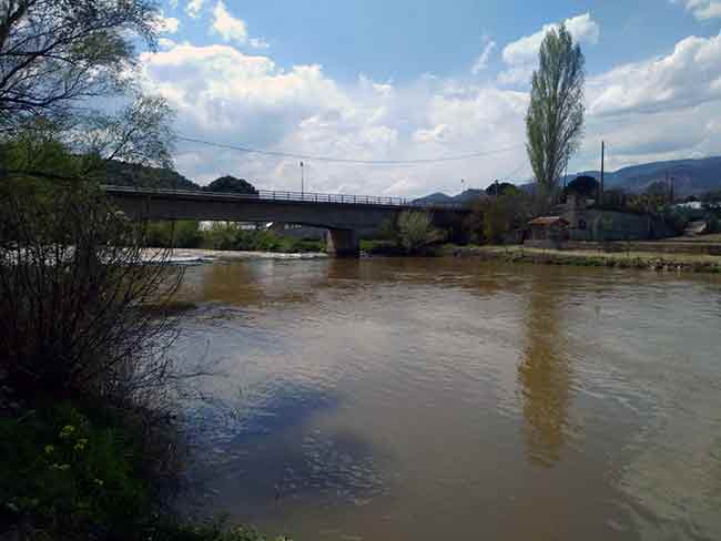 Yoğun yağışlar nedeniyle Türkiye’nin üçüncü en uzun nehri olan Sakarya Nehri adeta kahverengiye boyandı.