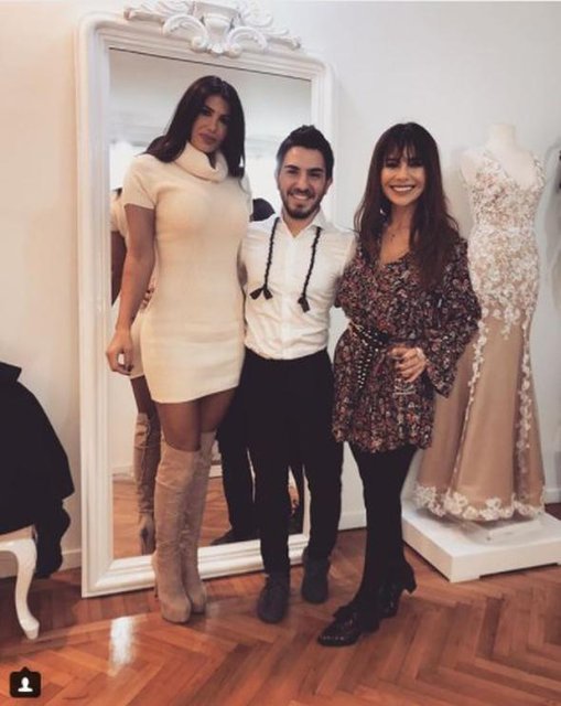 Ünlü şarkıcı Hatice, dün Nişantaşı'ndaki bir moda evinin açılışına katıldı.