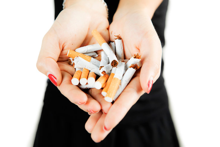 Sigara yasağıyla ilgili taslak, sigara satışlarında tüketimi ve erişimi özendirecek sunum ve pazarlama tekniklerini kısıtlayıcı hükümler içeriyor. Sigara paketleri gençlerin ilgisini çekecek şekilde renkli ve albenili olamayacak.
