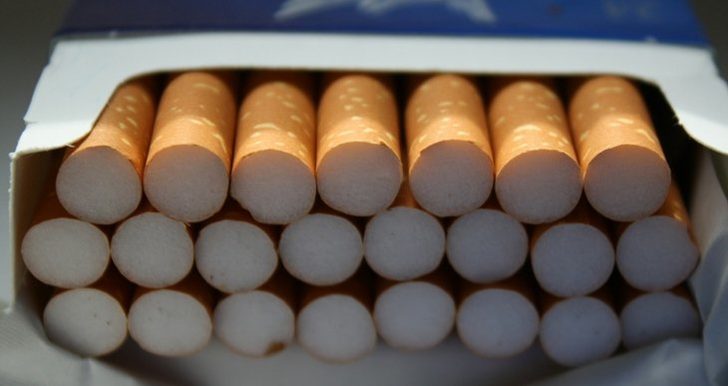 Sigara paketinin üzerinde sadece kutu yüzeyinin yüzde 5’ini aşmayacak puntoda markası yer alacak.