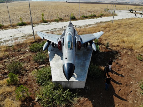 1967 yılında ABD’de üretilen ve bir yıl sonra uçuşa başlayan F-4 Phantom savaş uçağı, 13 yıl ABD ordusuna hizmet ettikten sonra Türkiye tarafından alındı. 