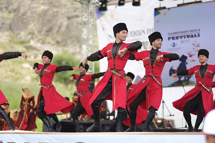 Sivrihisar Uluslararası Nasreddin Hoca Kültür ve Sanat Festivali yine Dünyanın birçok yerinden farklı kültür ve medeniyetlerin buluşma noktası oldu.