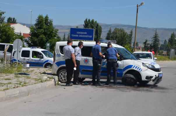 Kazada sürücü Mustafa Aşan hafif, Cengiz Kuloğlu ise ağır yaralandı. 
