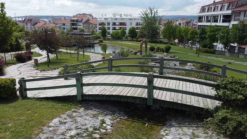 Tepebaşı Belediyesi tarafından yapılan park düzenlemeleri, yenileme, yapım ve onarım çalışmaları kentin çehresini değiştiriyor.