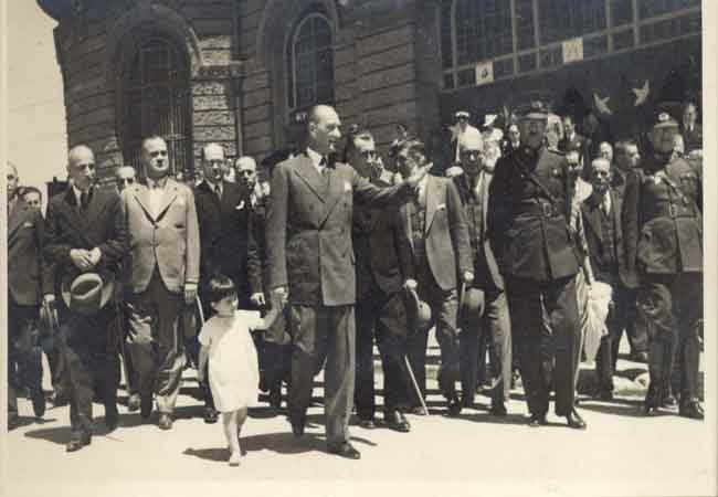 23 Nisan 1920'de Büyük Millet Meclisi (BMM) yapılan törenlerin ve kılınan cuma namazının ardından saat 13.45’te açıldı. 