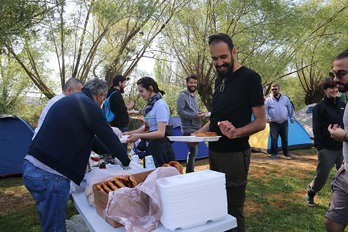 Anadolu Üniversitesi İletişim Bilimleri Fakültesi İletişim Tasarımı ve Yönetimi bölümü öğrencileri, kendi hazırladıkları Gaia Üretim Kampı Projesi kapsamında köy hayatını yaşayarak ve üreterek öğrendi.